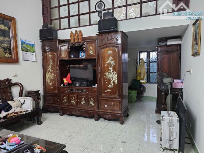 Ngọc Lâm bán gấp căn hộ tập thế 100m2 3PN sổ 2009 chỉ nhỉnh 3 tỷ - 1