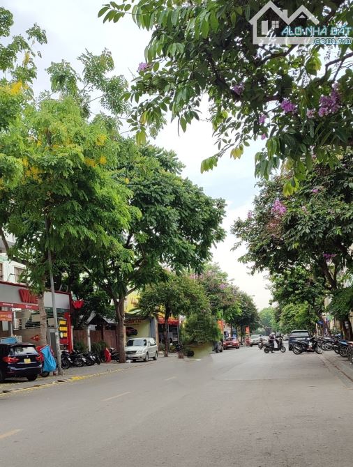 PHỐ HOA LÂM VIỆT HƯNG VỈA HÈ ÔTÔ TRÁNH - ĐƯỜNG THÔNG -THẲNG - KINH DOANH - 1