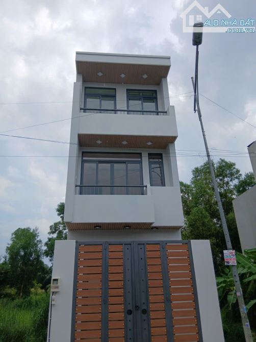 Nhà hẻm 8m, Nguyễn Duy Trinh, TP. Thủ Đức, DT: 4x14m, 1 trệt 2 Lầu, ST. Giá: 5,85 tỷ (TL)