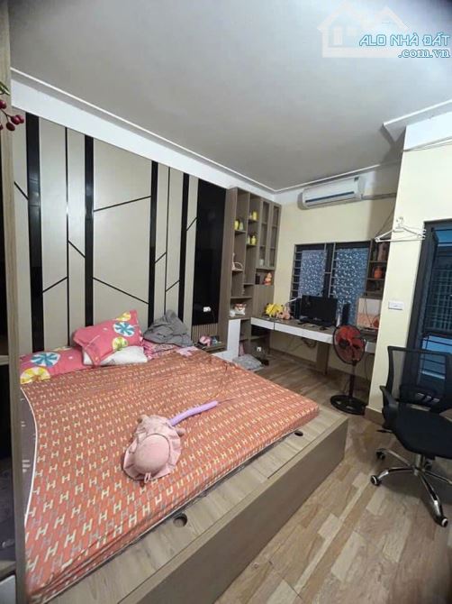 Giảm 200 triệu chị em cần bán nhà chuyển vào Nam ở , cạnh viện Nhi Hà Nội . DT 45m, 4 tầng - 1