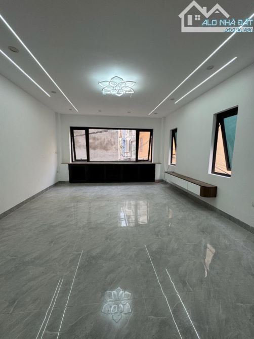 BÁN NHÀ LÔ GÓC KIM GIANG – Ô TÔ VÀO NHÀ - NGÕ RỘNG - 40M– 8 TẦNG THANG MÁY 13 TỶ120 - 1