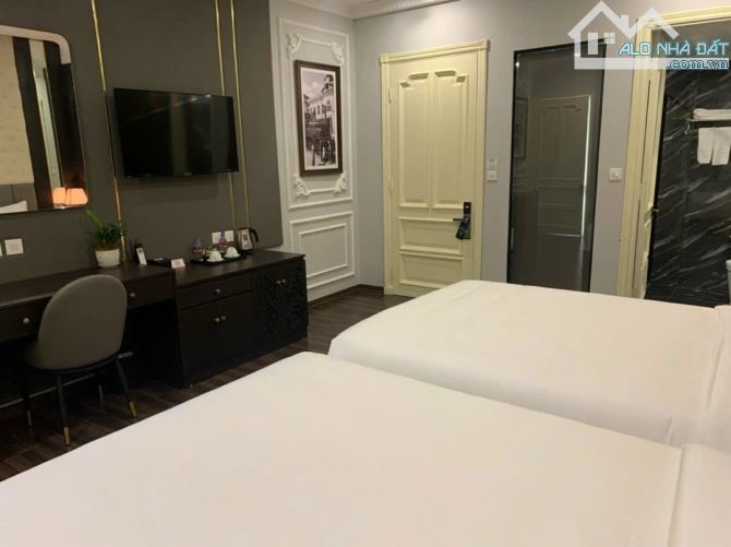 Cần bán khách sạn đường Dương Đình Nghệ. Có hồ bơi. DT 368m2 - 1