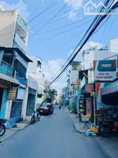CHỈ 100TR/M2 - NHÀ 2 TẦNG - HẺM BA GÁC - VÀI BƯỚC RA ĐƯỜNG NHỰA - GẦN CHỢ BÀ CHIỂU - 1