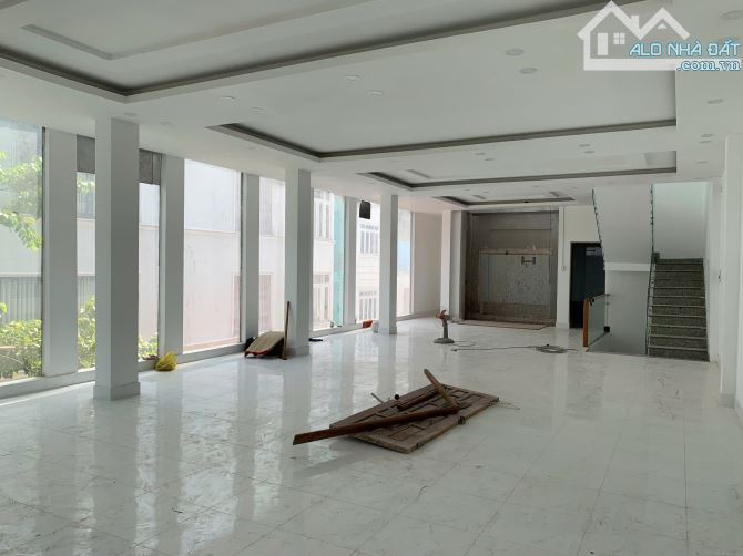 TÒA NHÀ 5 LẦU - 7x17 - TRỐNG SUỐT CÓ THANG MÁY - MT TRẦN VĂN KIỂU Q6 - 1