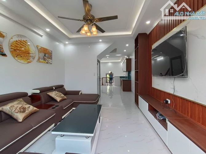 NHÀ HỌC VIÊN TÀI CHÍNH  - DT42M2 - 4 TẦNG - GIÁ 9,3TỶ - ĐƯỜNG  Ô TÔ TRÁNH-  KINH DOANH - 1