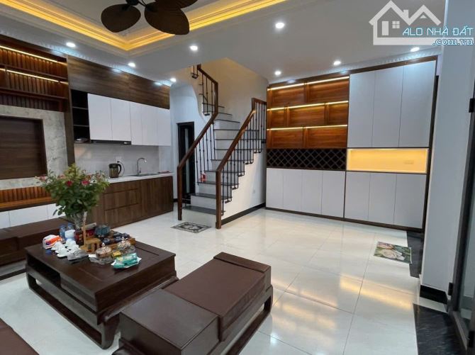 - Bán nhà Thuỵ Khuê, 10m ô tô, sát phố, nội thất xịn sò, 45m2, 9.6 tỷ. - 1