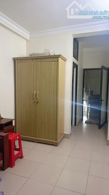 Bán gấp nhà phố Quốc Tử Giám, 26mx5t, ngõ thông, 2 thoáng, chỉ hơn 5 tỷ, nở hậu đẹp. - 1