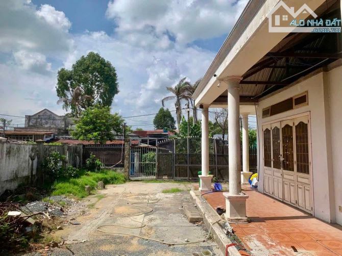 BÁN NHÀ XƯỞNG TẶNG THÊM 1 CĂN NHÀ CẤP 4 - HẺM XE TẢI - NGANG KHỦNG 17M - ĐI BỘ RA CHỢ NHỎ - 1