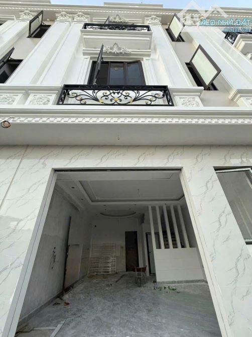 Dãy nhà đang đi vào hoàn thiện tại Đằng Hải. Zá tốt trong khu vực  👉Xây dựng 3 tầng công - 1