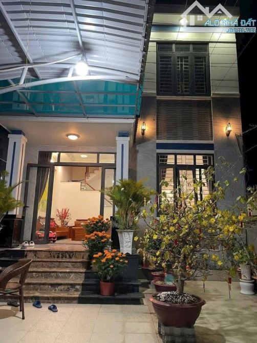 Nhà Đẹp 250m² – Tự Xây Kiên Cố – Sân 3 Ô Tô – Full Nội Thất – Giá Chỉ 6,3 Tỷ - 1