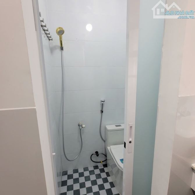 NHỈNH 2 TỶ CÓ NGAY MẶT TIỀN KD SẦM UẤT 2 TẦNG, GIÁP PHAN XÍCH LONG, PHAN ĐĂNG LƯU, PHÚ NHU - 1