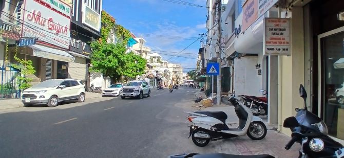 Bán nhà Trung tâm Nha Trang đường rộng 15,5m Cần bán nhà TTTP Nha Trang phường Phước Tiến - 1