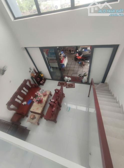 Bán nhà 2 tầng đẹp mới ở liền ngang bề thế 8m ngay trung tâm thị trấn hóc môn chỉ nhỉnh 5t - 1