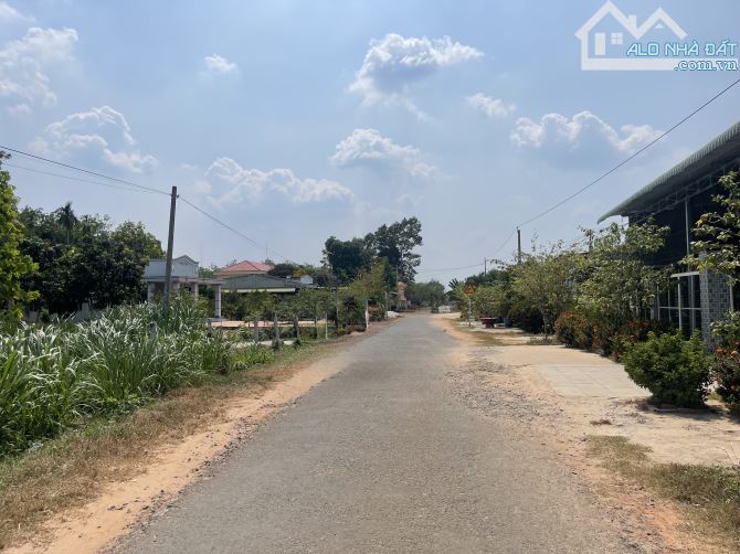 Đất Tây Ninh chính chủ mặt tiền đường nhựa ô tô, gần trường học - 1