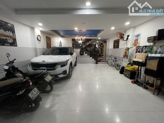 Bán CHDV 5 tầng, 11 phòng cho thuê, cách 1 căn ra mặt tiền Dương Quảng Hàm, ô tô vào nhà. - 1