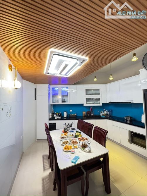 Bán nhà Cầu Giấy, 60m2, 6 tầng, ô tô gần, ngõ thông, 15 tỷ - 1