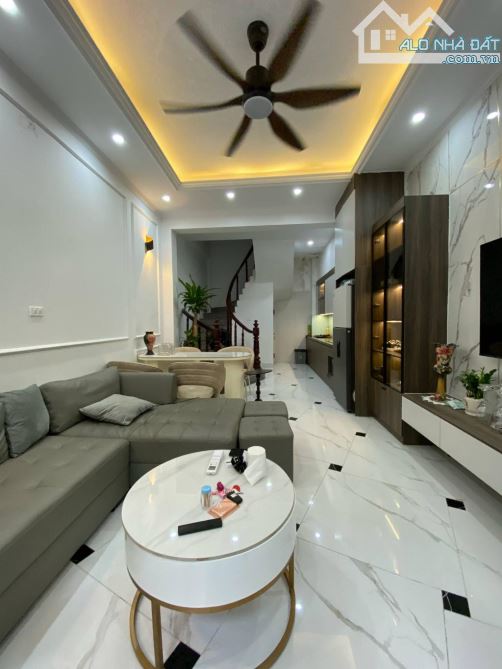 Bán nhà Ngọc Thụy 50m2- 5 tầng- 8.6 tỷ, dân xây chắc chắn, gần đường Hồng Tiến - 1