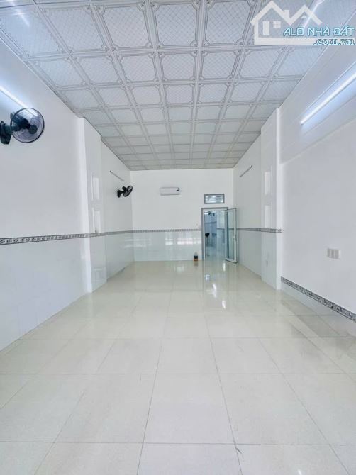 Ngộp ! Cần Bán gấp căn nhà cấp 4 ở Đ. Nguyễn Thị Lắng - sổ hồng riêng - Giá 785tr - 1