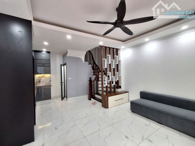 Bán nhà Gia Thụy 39m2 nhà mới đẹp đủ nội thất vài bước ra ô tô tránh 7.8 tỷ - 1