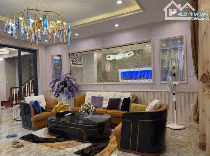 Biệt thự 3 tầng, 5 phòng ngủ, nội thất cao cấp - Đường 7m5, Hòa Xuân, Đà Nẵng - Giá 20 tỷ - 1