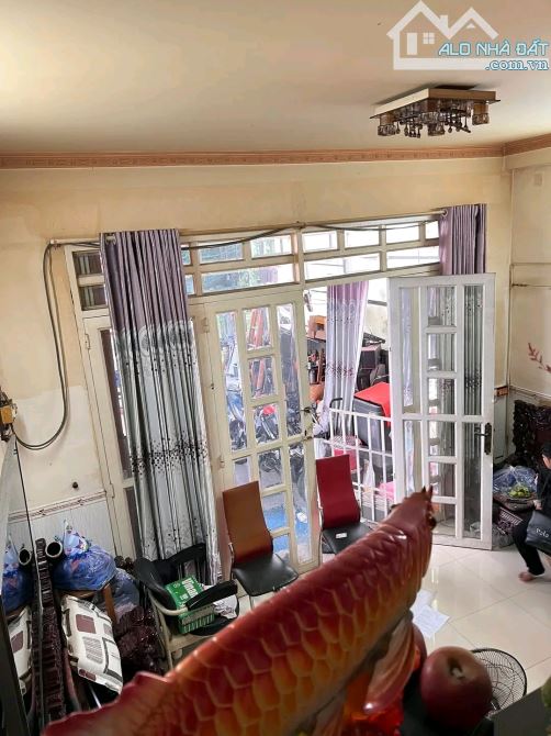 Bán căn nhà trên Đất 150m² 3 tầng cũ 5x30m Tô ký Hóc môn giá 7.8 tỷ - 1