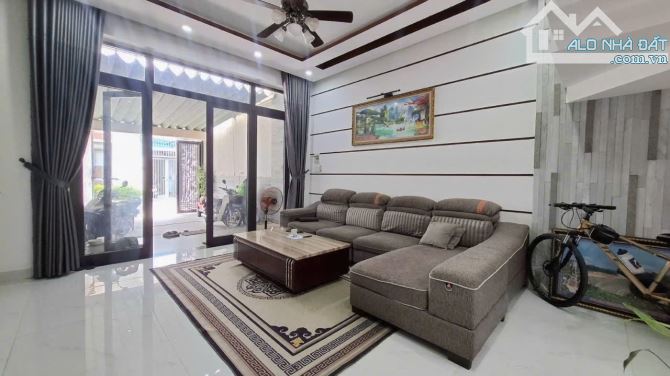 Bán nhà đẹp kiệt ô tô diện tích lớn Trần Quang Khải - 1
