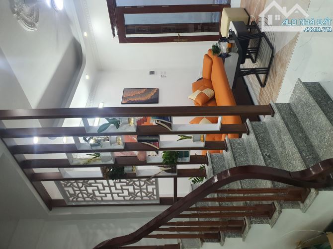 CHUYỂN VỀ QUÊ, EM TRAI MÌNH BÁN NHÀ ĐẸP THẠCH BÀN 5 TẦNG, 4 NGỦ, TẶNG NT FULL - 1