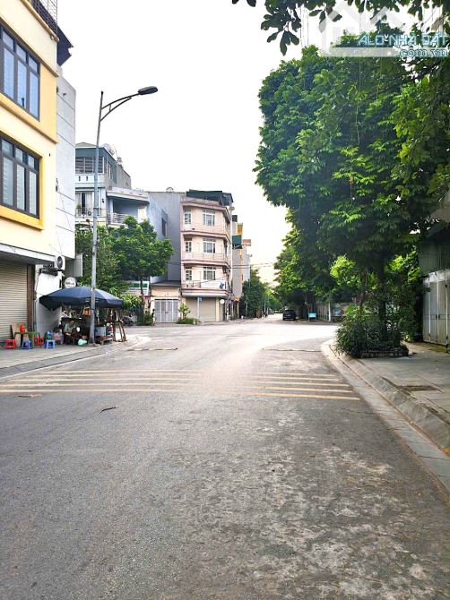 BÁN NHÀ TẶNG TIỆN ÍCH THANH AM LB,DT52M2,NGÕ ÔTÔ TRÁNH,VỈA HÈ RỘNG KINH DOANH,GIÁ 9.XTỶ - 1