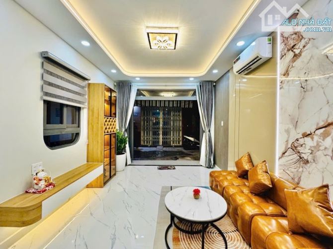 Nhà 2 mặt tiền Hoàng Hoa Thám, Bình Thạnh, hẻm xe hơi, 2 tầng, giá nhỉnh 6 tỷ xíu - 1