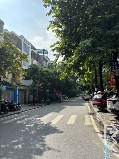 Bán Nhà dịch vụ Văn La, 50m/5 Tầng, Ô Tô Đỗ Cửa, Mặt Tiền rộng - 1