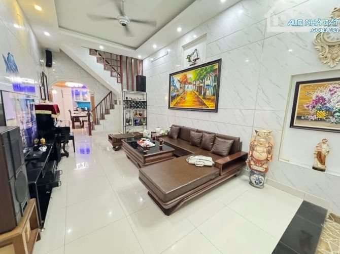Bán nhà siêu đẹp La Thành Ba Đình gần trường ,chợ tiện ích bạt ngàn dt 50/54m 3T mt 3.6m - 1