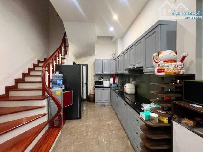 Bán Gấp Nhà 20 Phố Ngọc Lâm, Long Biên, 36m2, 5 Tầng, Phân Lô, Ô Tô, Full đồ - 1