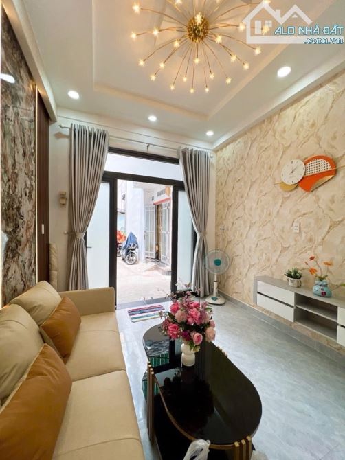 Bán Nhà Gò Vấp - Gần Đại Học Công Nghiệp - Nhà 2 Tầng - Full Nội Thất - Chỉ 3.x Tỷ - 1