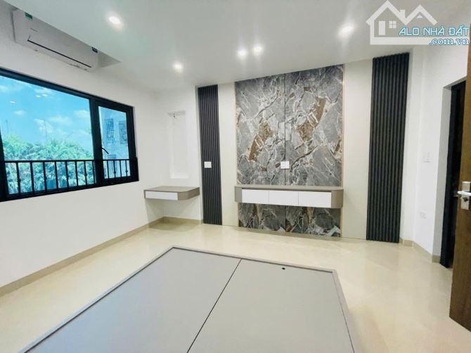 HOA HẬU NHÀ ĐẸP TỪ LIÊM MỚI XÂY 2 THOÁNG THANG MÁY Ô TÔ TRÁNH - 1