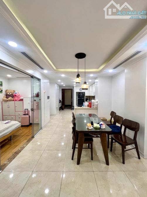 Bán căn hộ cao cấp Tân Hoàng Minh, 34 Hoàng Cầu, tầng trung, view hồ, nội thất đẹp. - 1