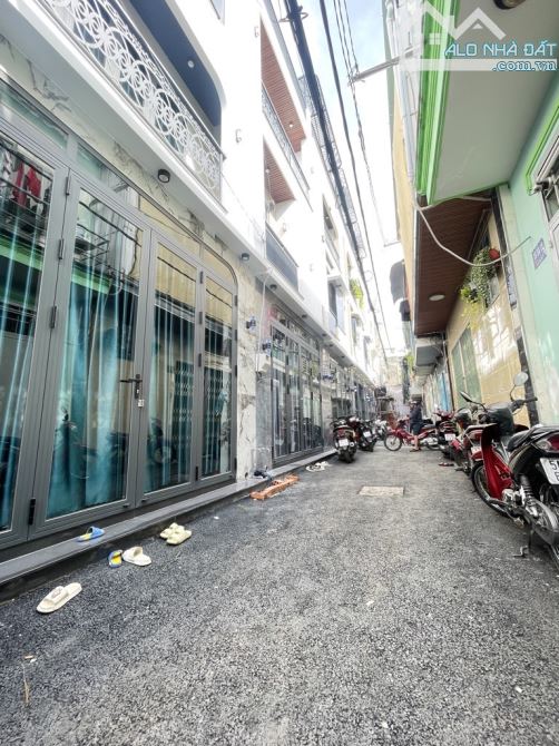 Bán nhà Gò Vấp gần mặt tiền, gần công viên Làng Hoa, 3 tầng BTCT, 43m2, SHR - 1