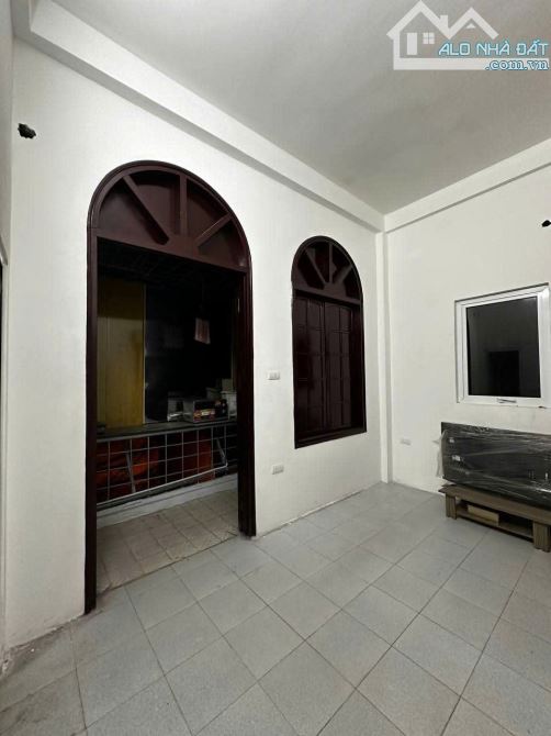Cho thuê Nhà Đầu Phố - Gốc Đề, Phường Minh Khai, Quận Hai Bà Trưng. DT 20m x 4 tầng. giá - 1