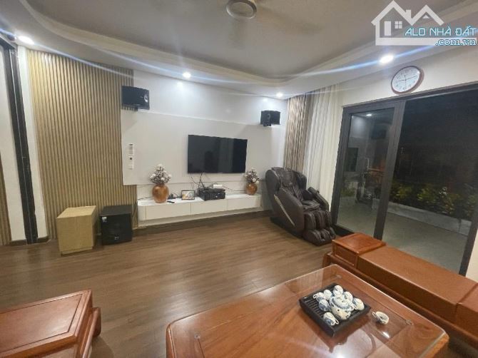 Bán Nhà Võng Thị, 90m2, MT 8.4m Gần Hồ, Gần Phố, Nhỉnh 20 Tỷ - 1