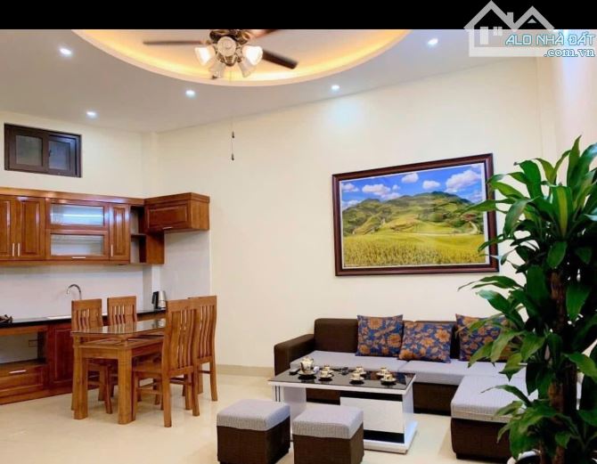 Cho thuê nhà nguyên căn ngõ 609 Vũ Tông Phan, 35m2 x 4.5 tầng, 1 tum, 3 ngủ, 12 triệu/th - 1