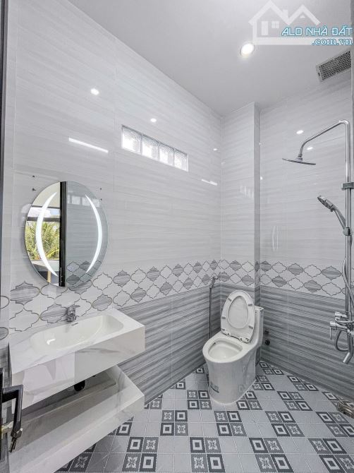 BÁN NHÀ TRỆT LẦU MỚI 100% ĐANG HOÀN THIỆN CÁCH CHỢ AN BÌNH 100M- ĐƯỜNG HOÀNG QUỐC VIỆT - T - 12