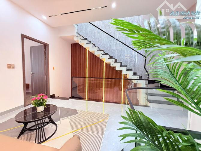 Bán nhà đẹp 3 tầng, đường Hòa Minh 14, Liên Chiểu. Diện tích 70m2. Giá 7.35 tỷ - 12