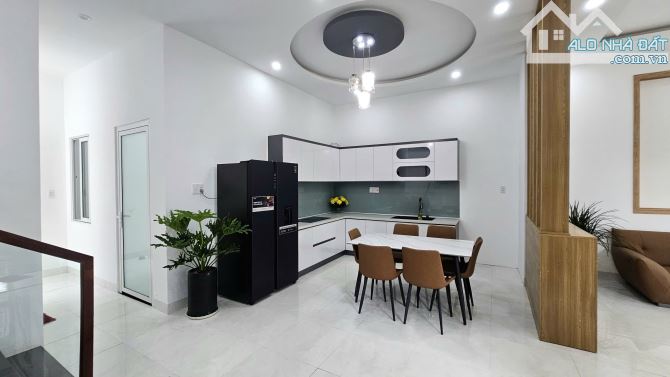 Bán nhà mặt tiền đường Nguyễn Phúc Chu - Thành nhất - 12