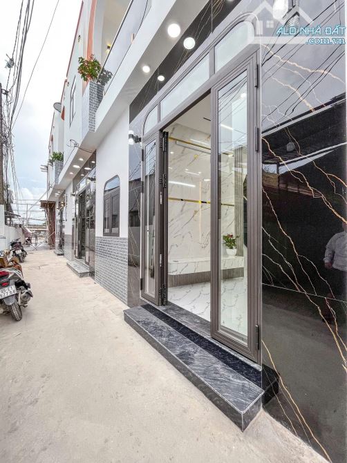 BÁN NHÀ TRỆT LẦU MỚI 100% ĐANG HOÀN THIỆN CÁCH CHỢ AN BÌNH 100M- ĐƯỜNG HOÀNG QUỐC VIỆT - T - 14