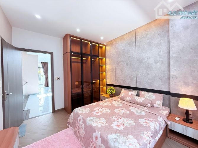 Bán nhà đẹp 3 tầng, đường Hòa Minh 14, Liên Chiểu. Diện tích 70m2. Giá 7.35 tỷ - 15