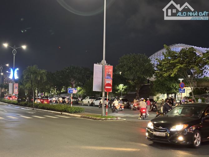 RẺ VÀ ĐẸP NHẤT HOÀ CƯỜNG - CHỈ HƠN 7 TỶ - NHÀ 3 TẦNG PHỐ QUAN CHỨC - 2