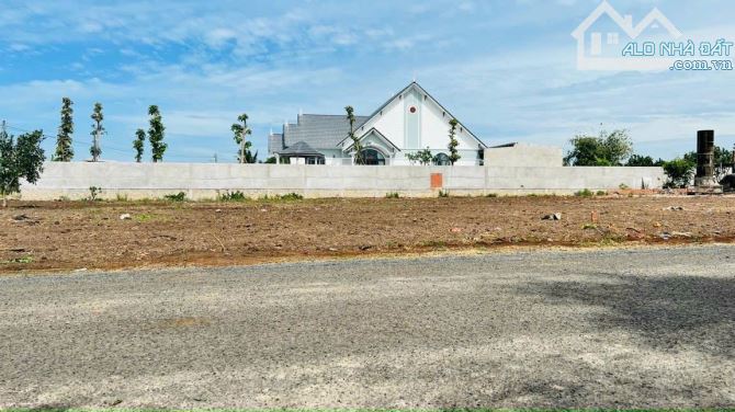 Bán đất mặt tiền đường nhựa thị trấn Đất Đỏ  DT: 5x39 (194m2-60m2 thổ cư) - 2