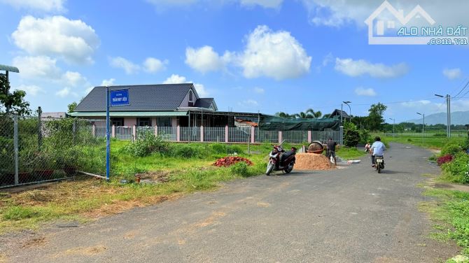 TT Đất Đỏ ( Xã Đất Đỏ- TP HCM)  Lô đất ngang 15m giá 2.45 tỷ - 2