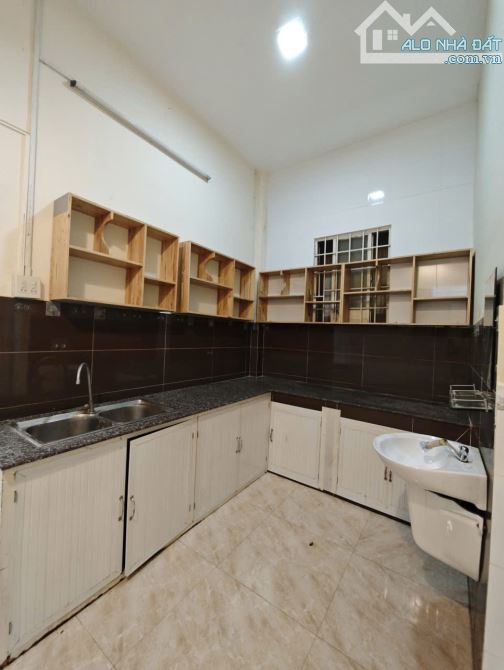 16 - CG: Nhà 5.5 triêụ 3 phòng ngủ gần Thành Uỷ Cần Thơ - 2