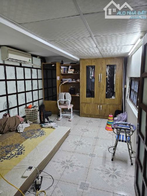 Ngọc Lâm bán gấp căn hộ tập thế 100m2 3PN sổ 2009 chỉ nhỉnh 3 tỷ - 2