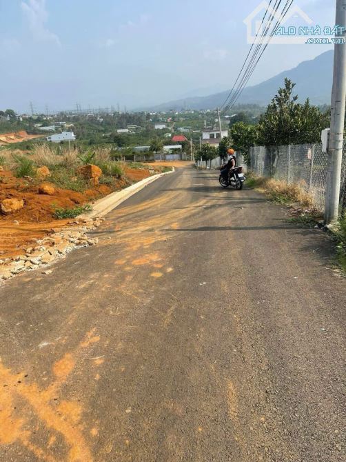 Bán đất hẻm nhựa 12m ngay trạm Thành Bưởi (DT: 2280m2) P.Lộc Sơn, TP. Bảo Lộc - giá 5.8 ty - 2